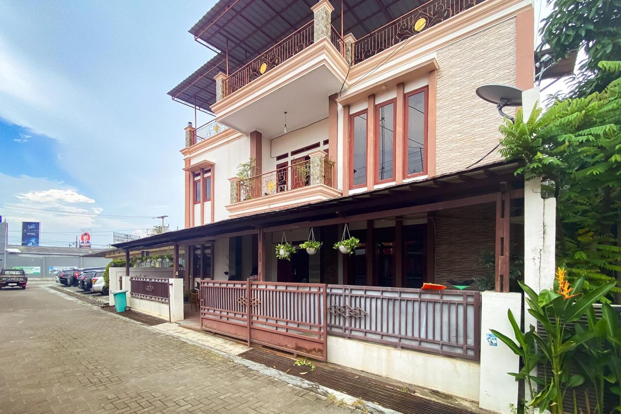 Falira Syariah Mitra Reddoorz
