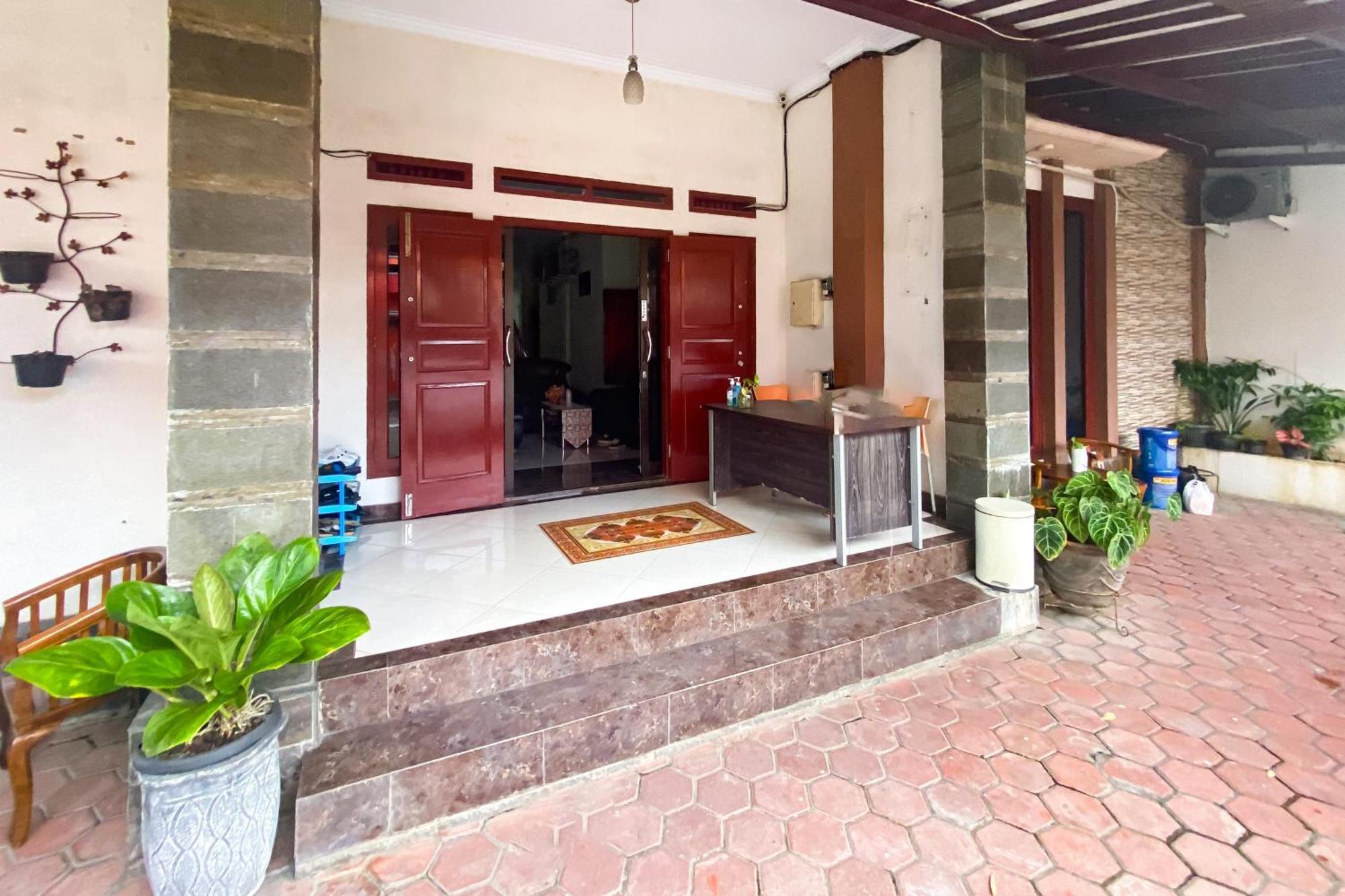 Falira Syariah Mitra Reddoorz 2* Serang